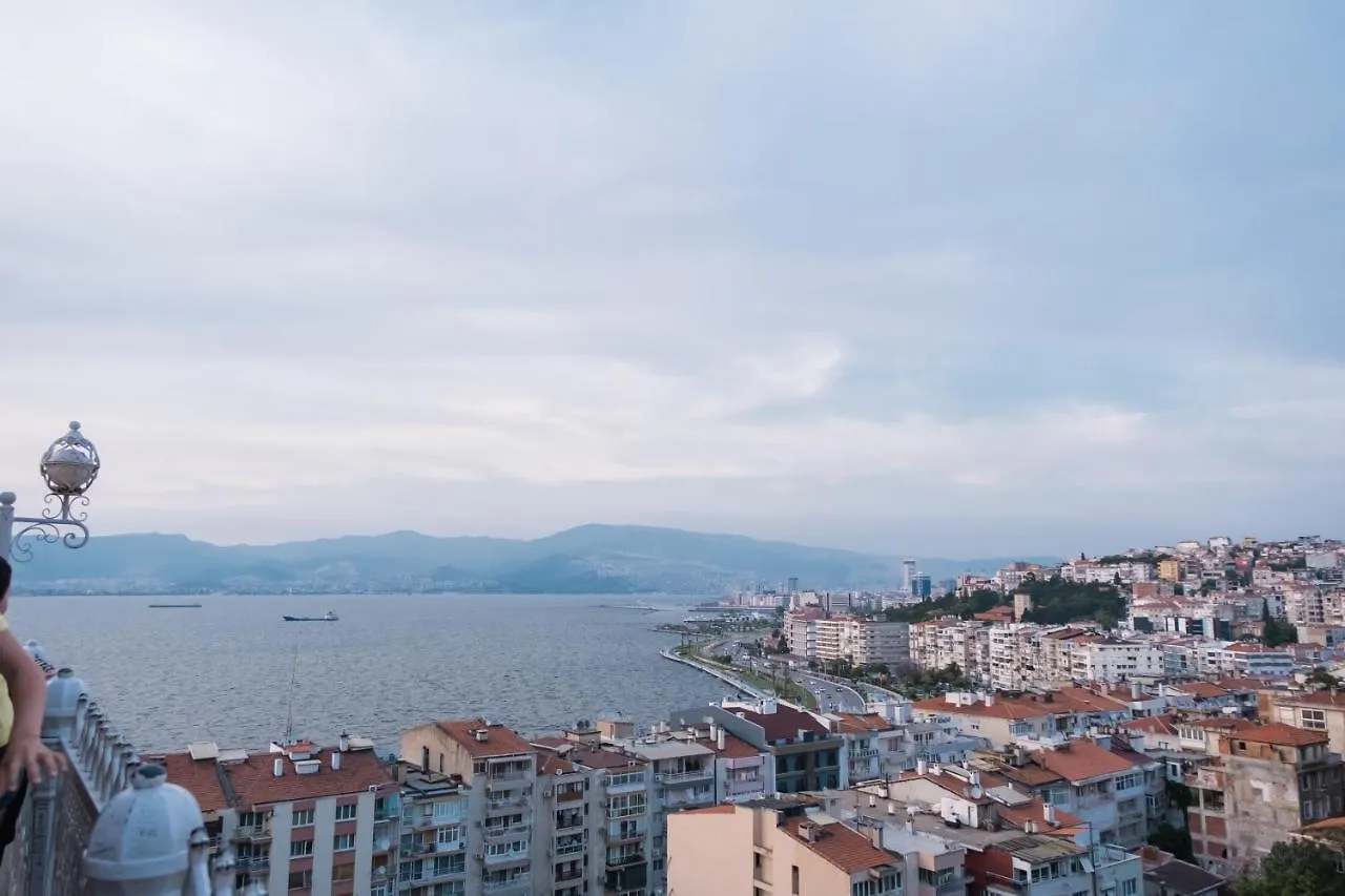 Апартаменты Near The Historical Elevator With A Sea View Измир