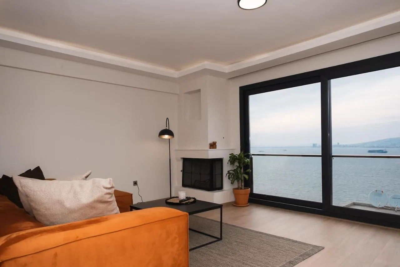 Апартаменты Near The Historical Elevator With A Sea View Измир