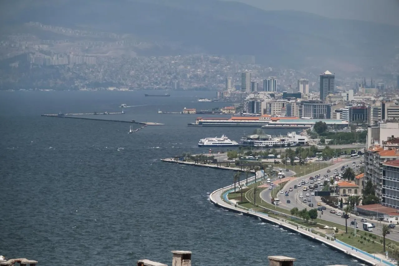 Апартаменты Near The Historical Elevator With A Sea View Измир