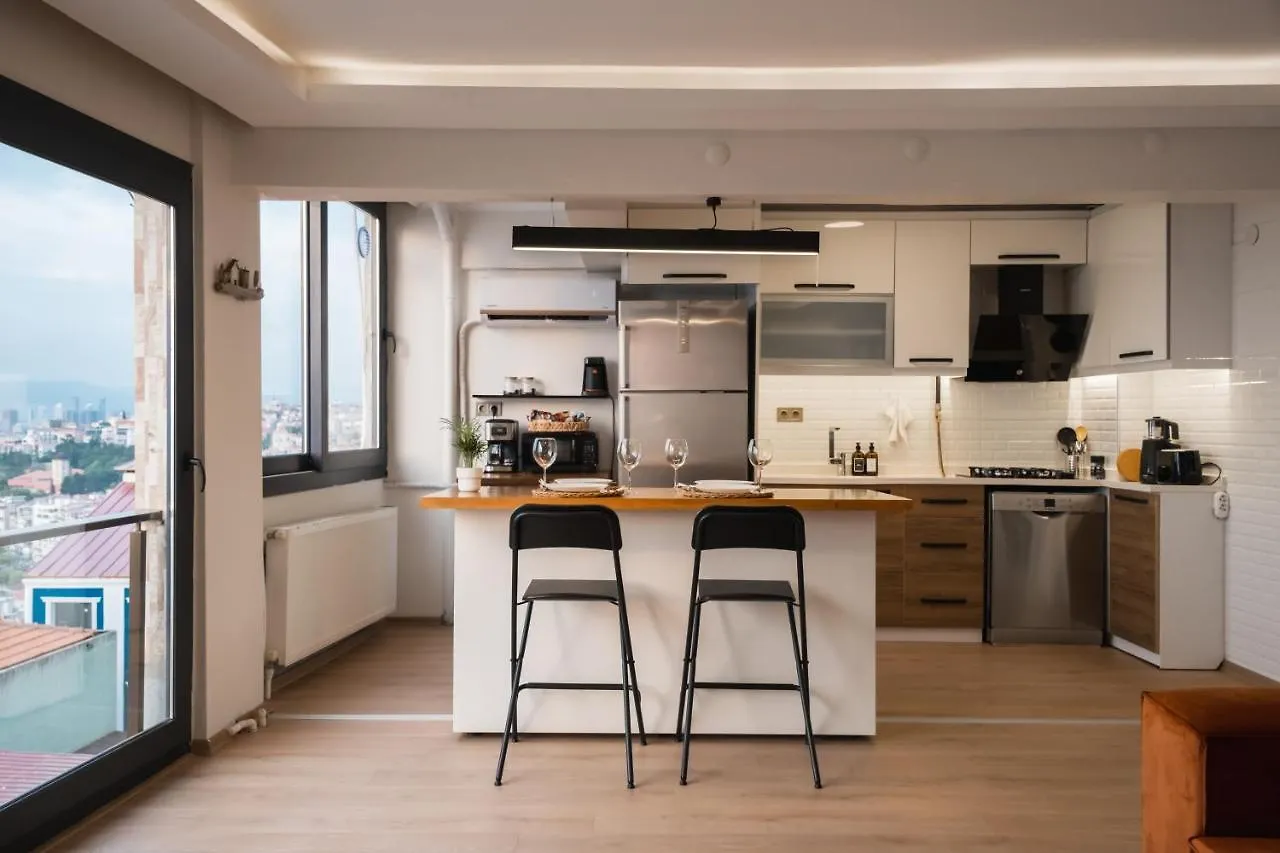 Апартаменты Near The Historical Elevator With A Sea View Измир